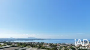 Apartment in Bandol (83150)