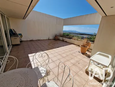 Apartment in Bandol (83150)