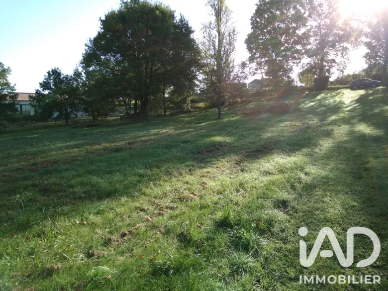 Terrain à bâtir à Saint-Nexans (24520) · 48 000 €