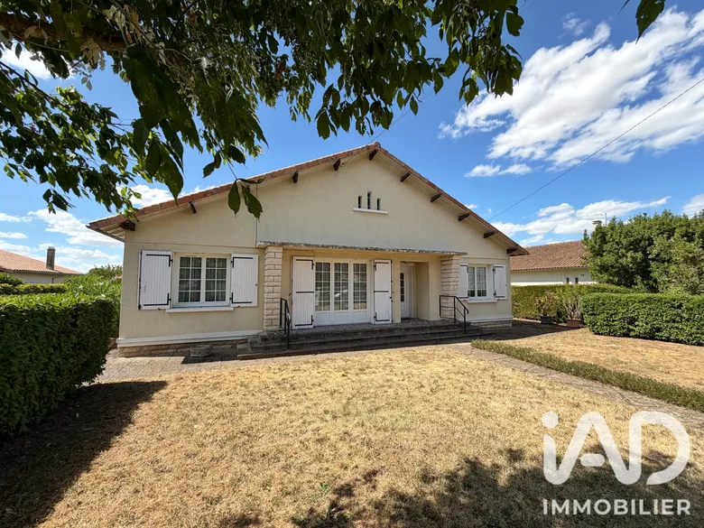 Maison 5 pièces 131 m² · à Neuville-de-Poitou · 131 m² · 240 000 €