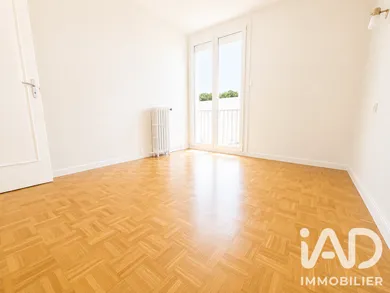 Apartment in Avon (77210)