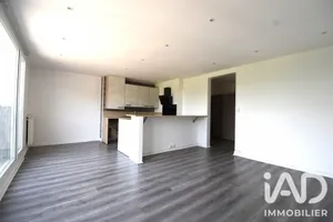 Apartment in Bruyères-le-Châtel (91680)