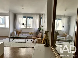 Apartment in Paris (75016)