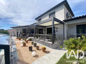 Architectural house in Orange (84100)
