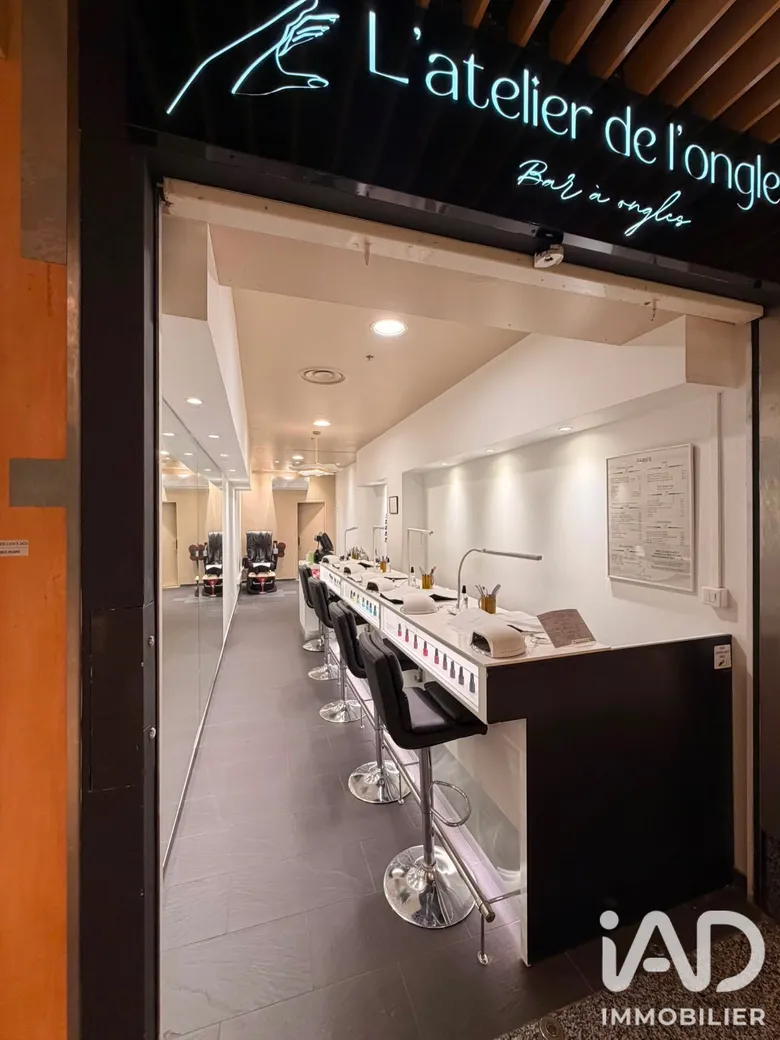 Divers Commerces à Nice (06300) · 27 m² · 144 880 €