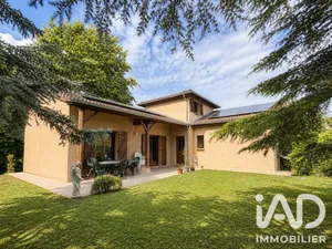 Architectural house in Chassieu (69680)