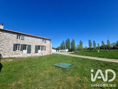 Park home in Saint-Étienne-du-Bois (85670)