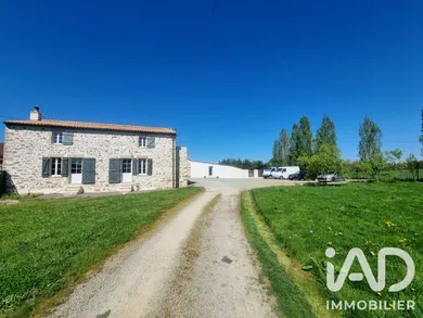 Park home in Saint-Étienne-du-Bois (85670)
