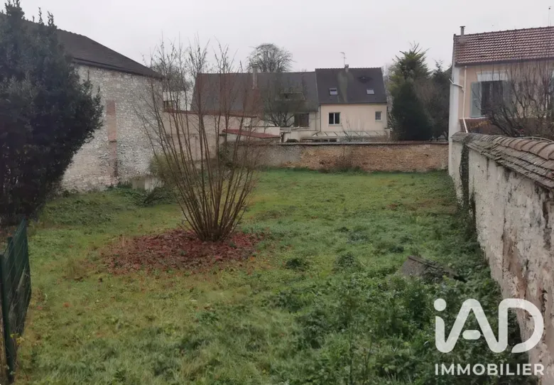 Terrain à bâtir à Montereau-Fault-Yonne (77130) · 135 000 €