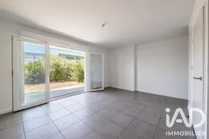 Apartment in Parempuyre (33290)