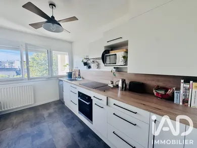 Apartment in Saint-Barthélemy-d'Anjou (49124)