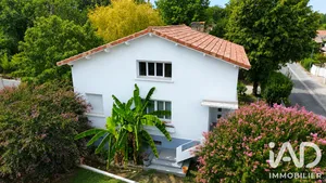 Maison à Saint-Médard-de-Guizières (33230)