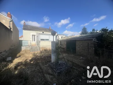 Townhouse in Thouars (79100)