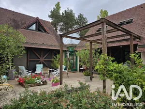 Architectural house in Bressolles (03000)