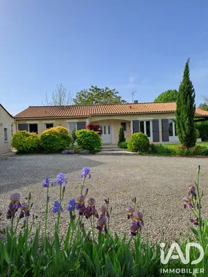 Maison de campagne à Charmé (16140)