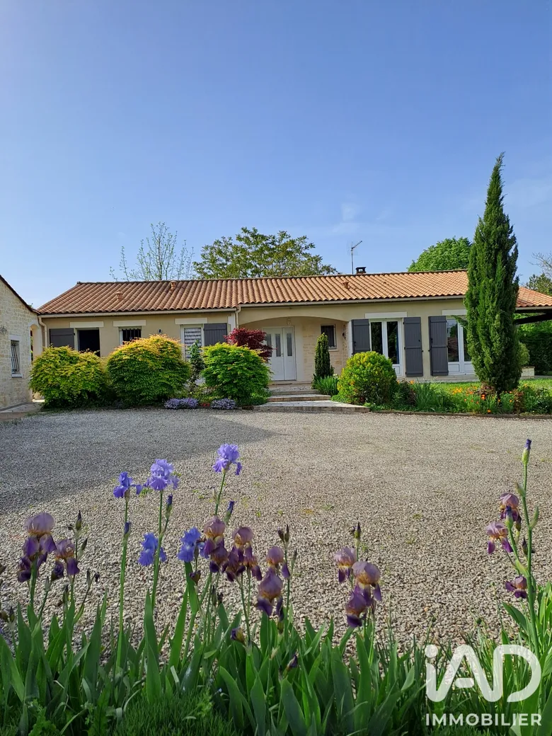 Maison 4 pièces 135 m² · à Charmé · 134,6 m² · 259 000 €