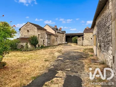 Maison de campagne à Saint-Gervais-les-Trois-Clochers (86230)
