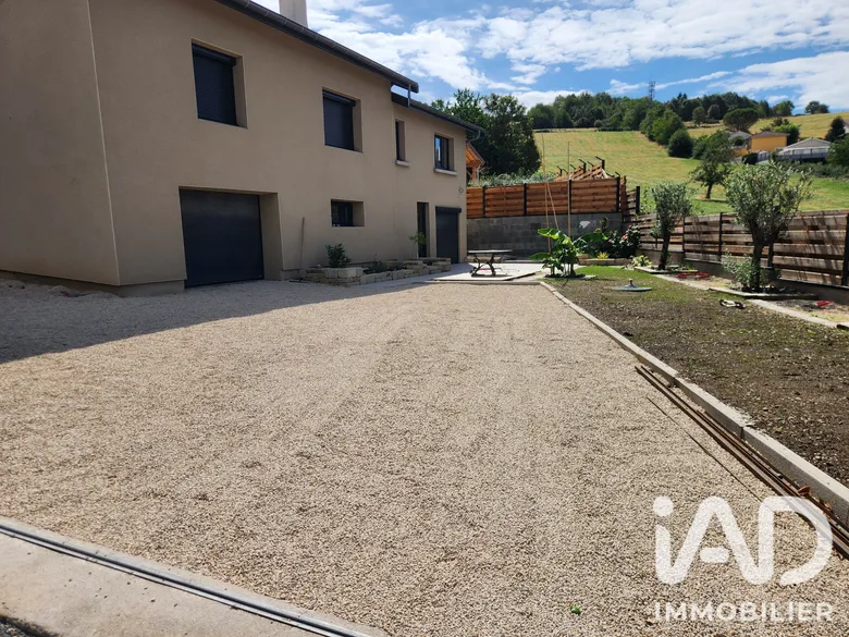 Maison 5 pièces 130 m² · à Saint-Jean-Bonnefonds · 130 m² · 345 000 €