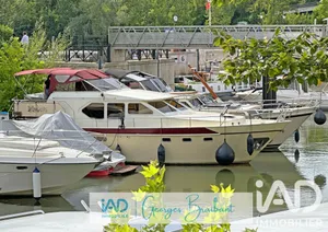 Barge in Cergy (95000)