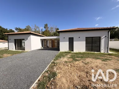 Maison traditionnelle à Loupes (33370)
