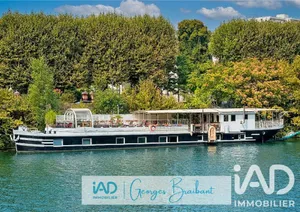 Péniche à Villeneuve-la-Garenne (92390)