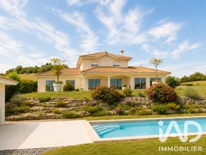 Architectural house in Bourgoin-Jallieu (38300)