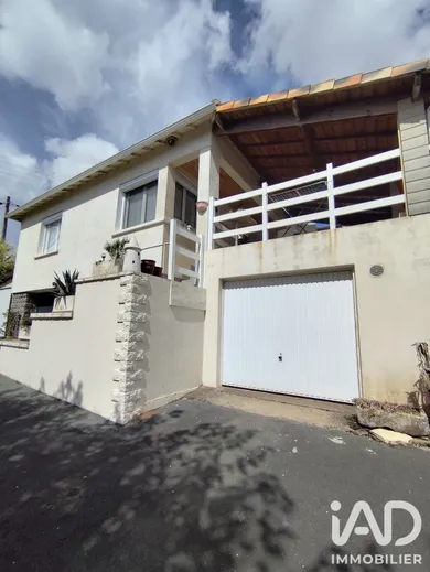 Maison à Sainte-Eanne (79800)