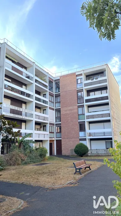 Apartment in Les Ulis (91940)