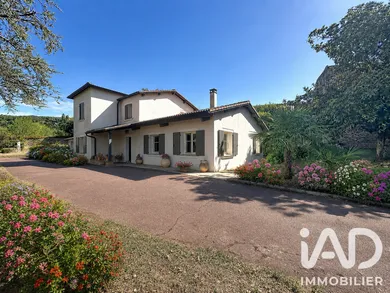 Maison traditionnelle à Saint-Cyr-au-Mont-d'Or (69450)