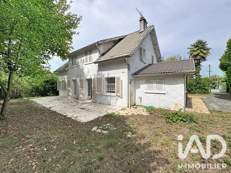 Maison 7 pièces 152 m² · à Assat · 152 m² · 210 000 €