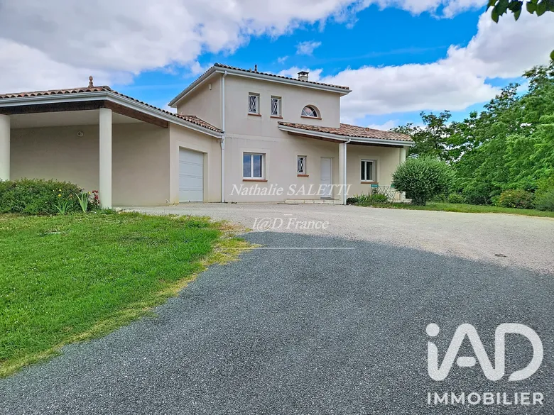 Maison 4 pièces 128 m² · à Saint-Hilaire-de-Lusignan · 128 m² · 317 000 €