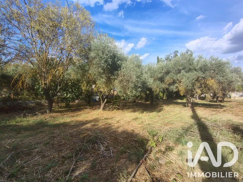 Terrain à bâtir à Sorgues (84700) · 105 000 €
