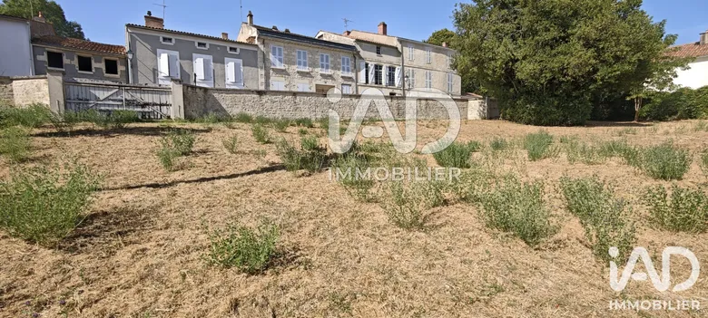 Terrain 800 m² · à Fontenay-le-Comte · 800 m² · 84 000 €