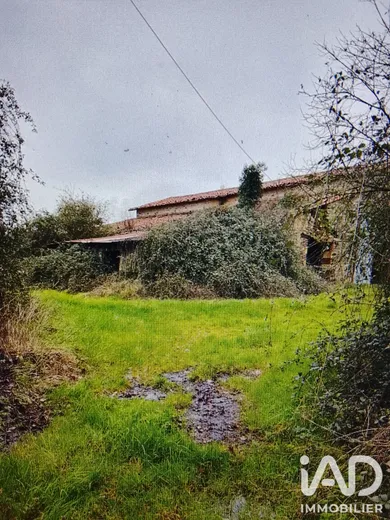 Ferme à Saint-Cyr-des-Gâts (85410)