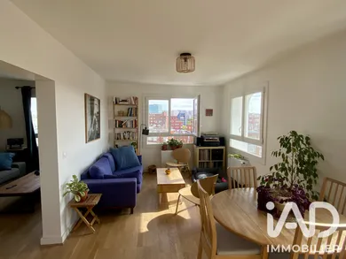 Apartment in Paris (75020)