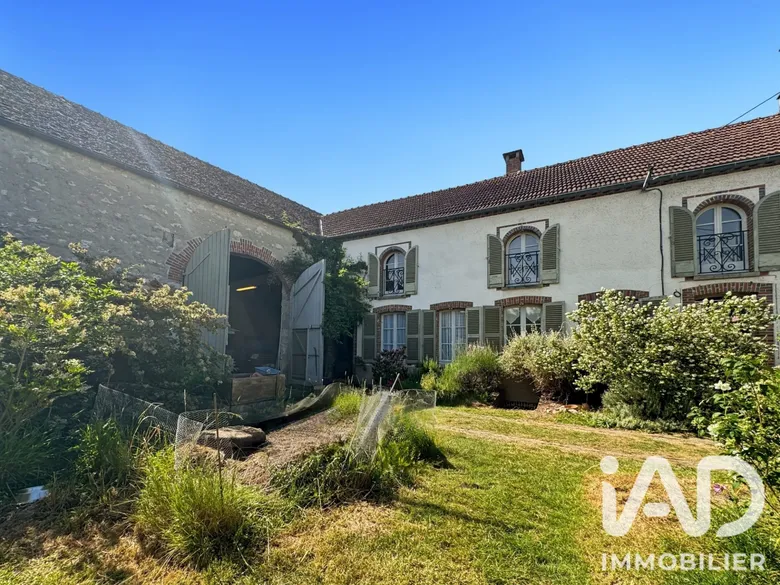 Maison 5 pièces 126 m² · à Les Ormes-sur-Voulzie · 126 m² · 215 000 €