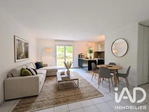Apartment in Bordeaux (33300)