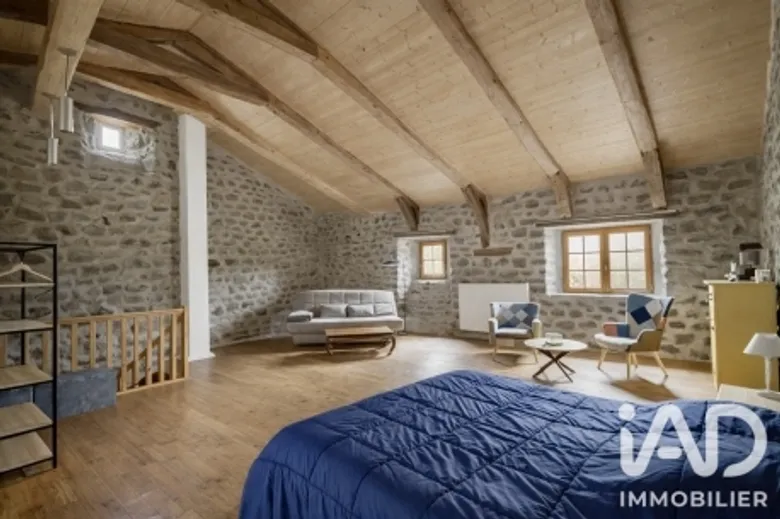Maison 4 pièces 119 m² · à Présailles · 119 m² · 140 000 €