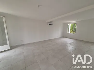 Detached house in Condé-en-Brie (02330)