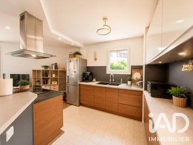 Apartment in Saint-Genis-Laval (69230)