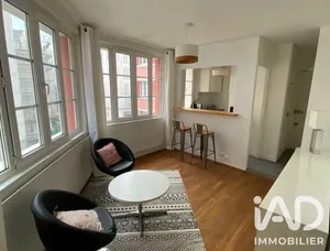 Apartment in Paris (75016)