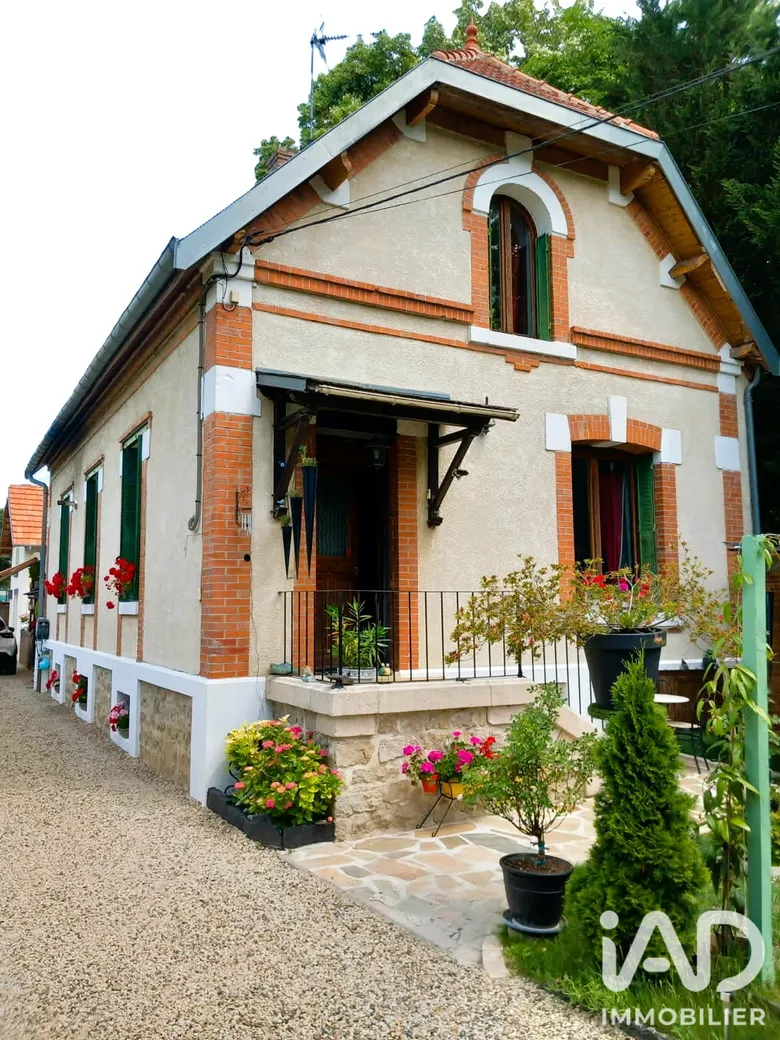 Maison 4 pièces 144 m² · à Bourg-Et-Comin · 144 m² · 190 000 €