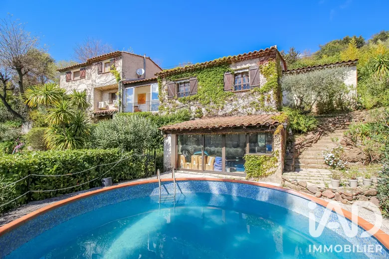 Maison 5 pièces 157 m² · à Les Adrets-de-l'Estérel · 157 m² · 555 000 €