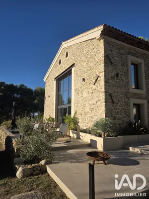 Architectural house in Saint-Mitre-les-Remparts (13500)