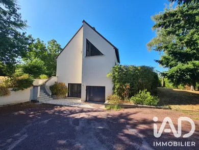 Maison d'architecte à Yvré-l'Évêque (72530)
