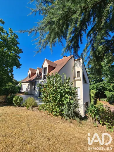 Maison d'architecte à Yvré-l'Évêque (72530)