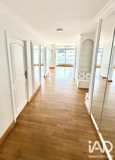 Apartment in Paris (75015)