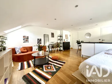 Apartment in Paris (75011)