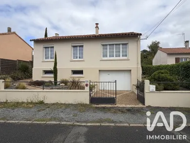 Detached house in La Châtaigneraie (85120)