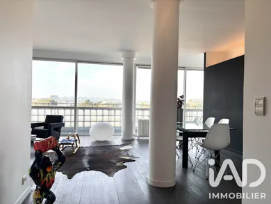 Apartment in Paris (75016)